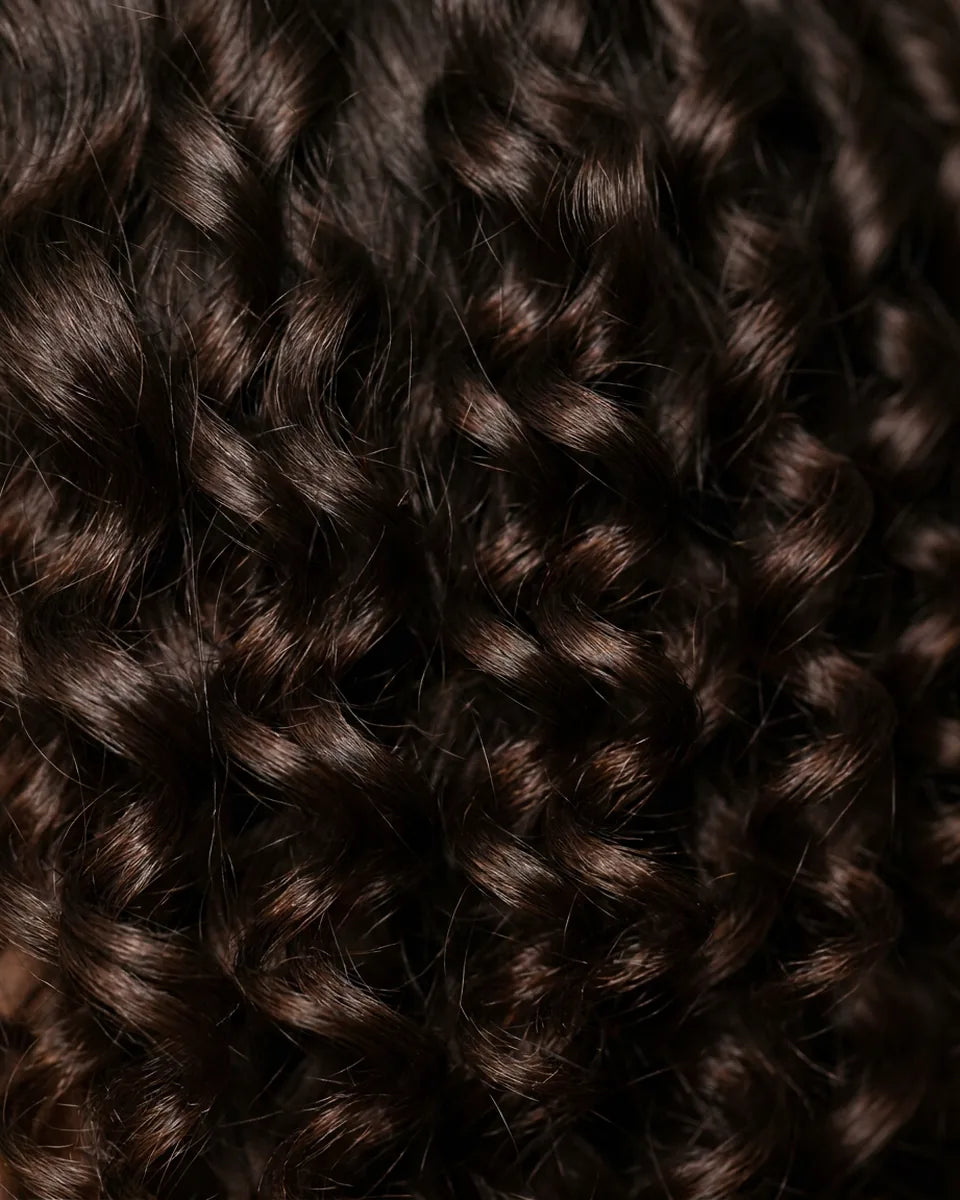 Cabello rizado después de usar Climaplex: definido y con brillo